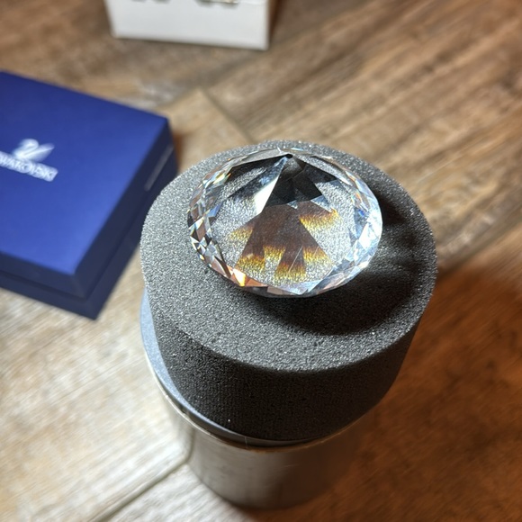 Swarovski crystal in a diamond shape - Picture 3 of 5